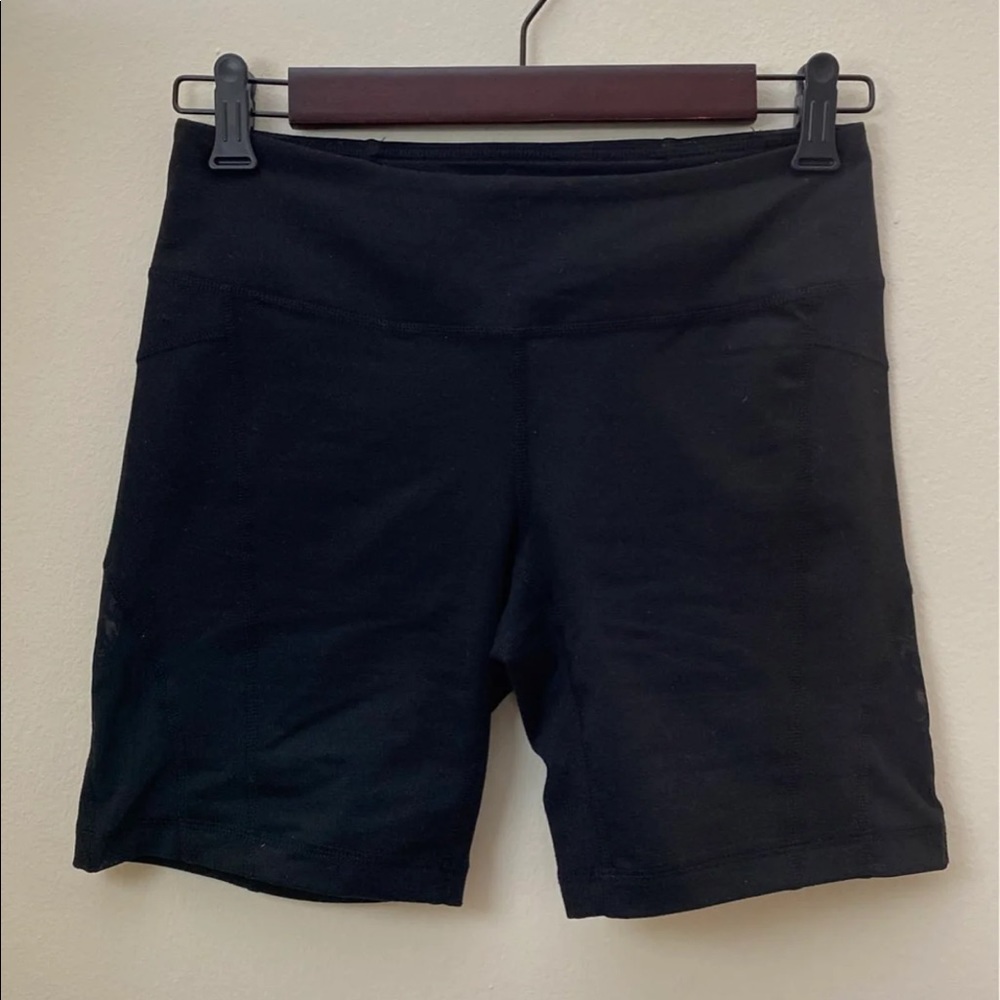 EUC Zella black bike shorts side mesh panel